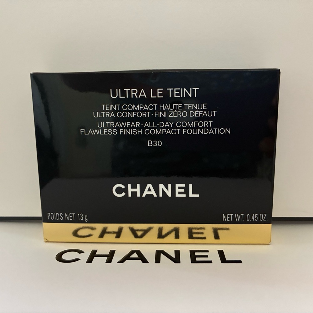 Chanel Ultra Le Teint Compact Foundation B30 Flawless Finish New in box
